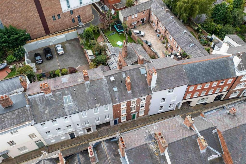 18Th Century Townhouse In Chester City Centre Vila Exterior foto