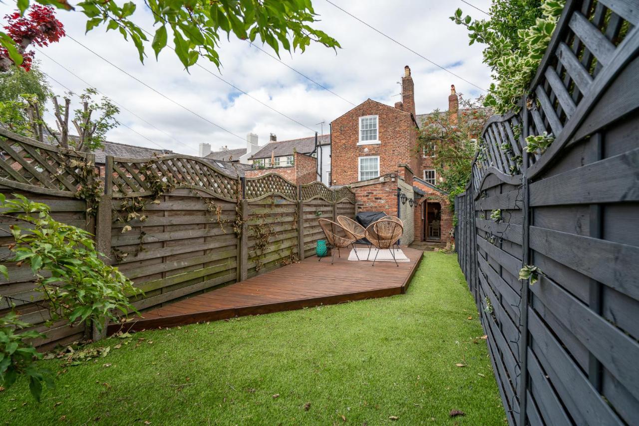 18Th Century Townhouse In Chester City Centre Vila Exterior foto